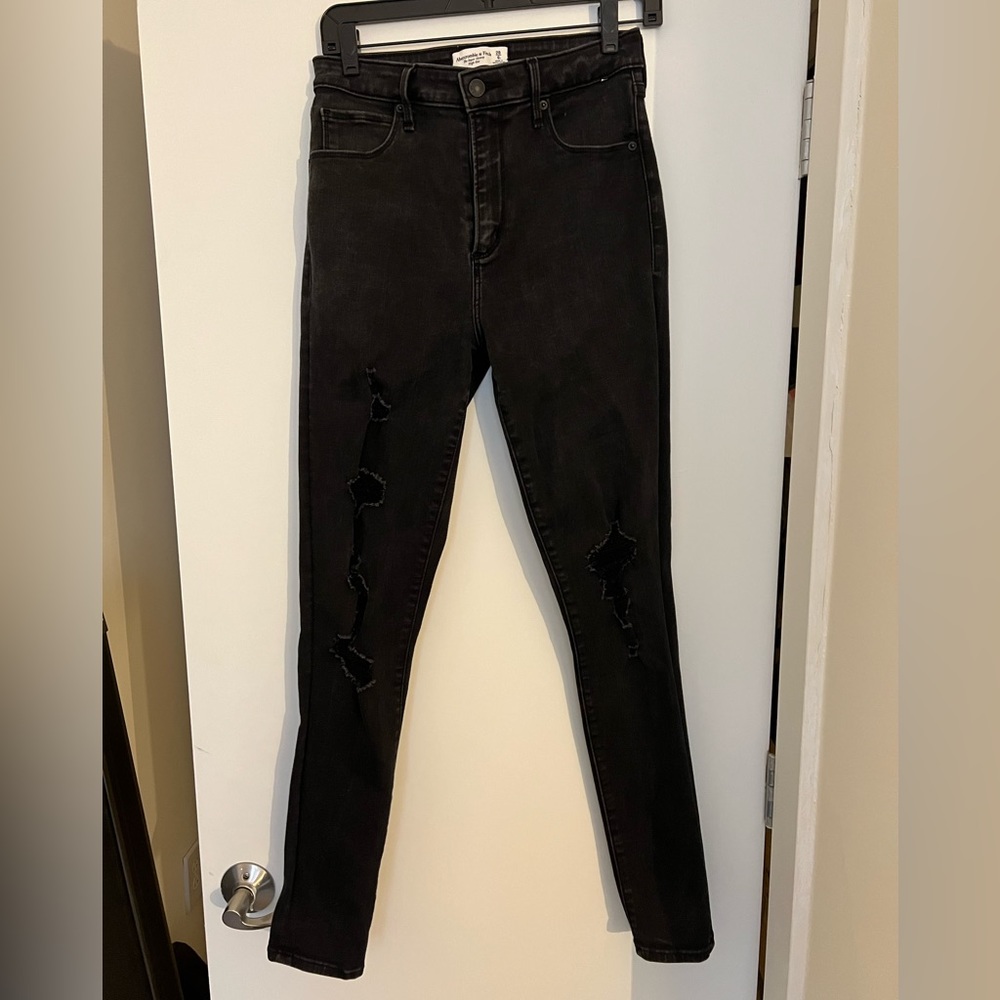 Abercrombie Super Skinny High Rise - Curve Love Size 28/6 LONG - Black Destroyed